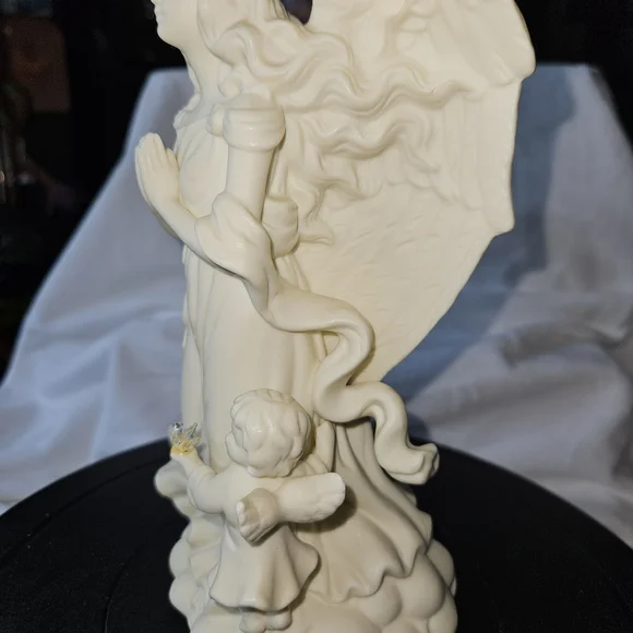 Angel of Hope Figurine - Picture 2 of 4